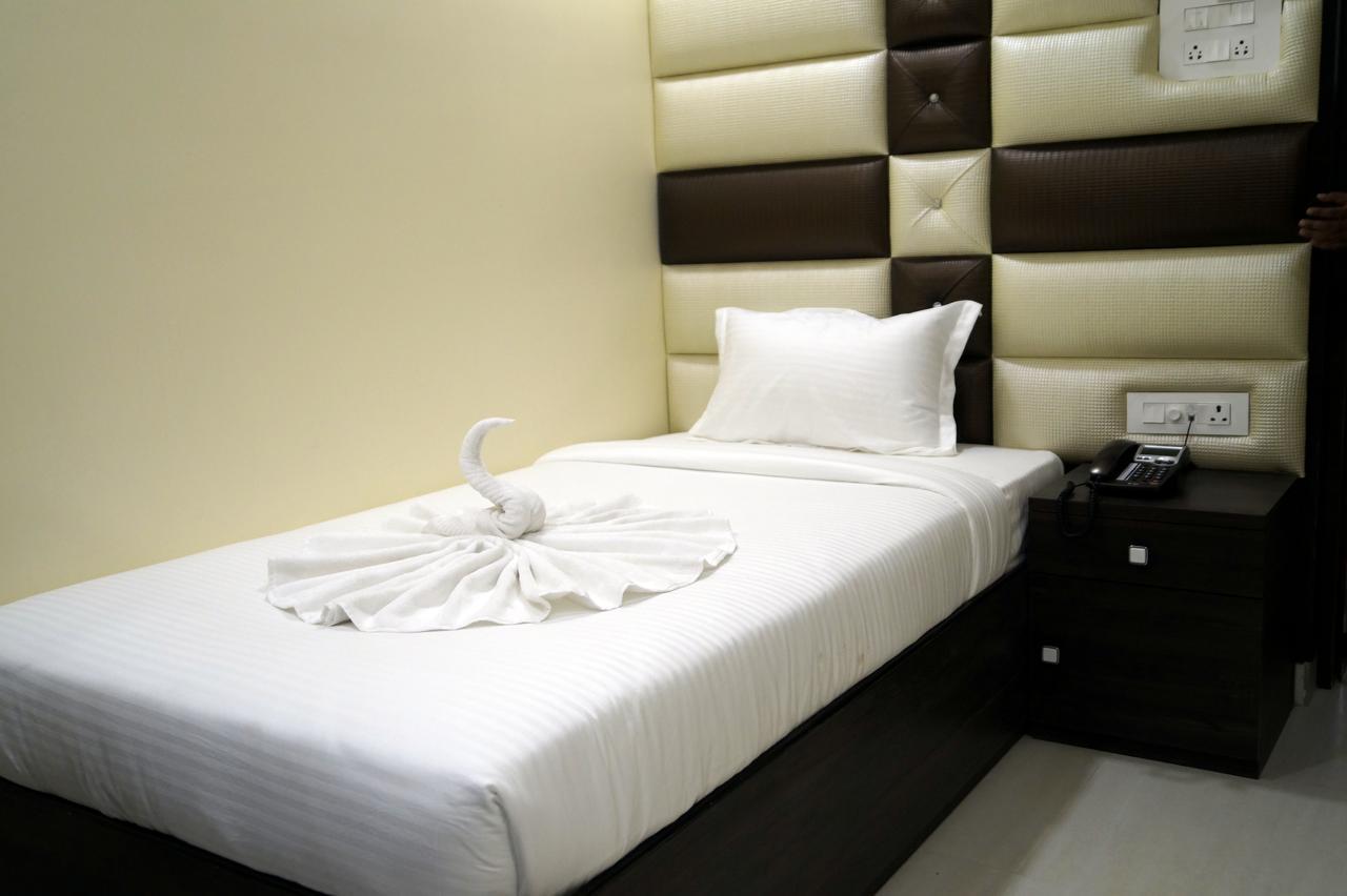 Hotel Silver Arcade Malda Ngoại thất bức ảnh